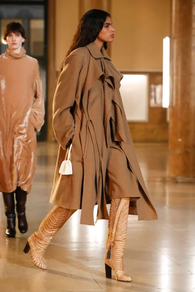 Look 49